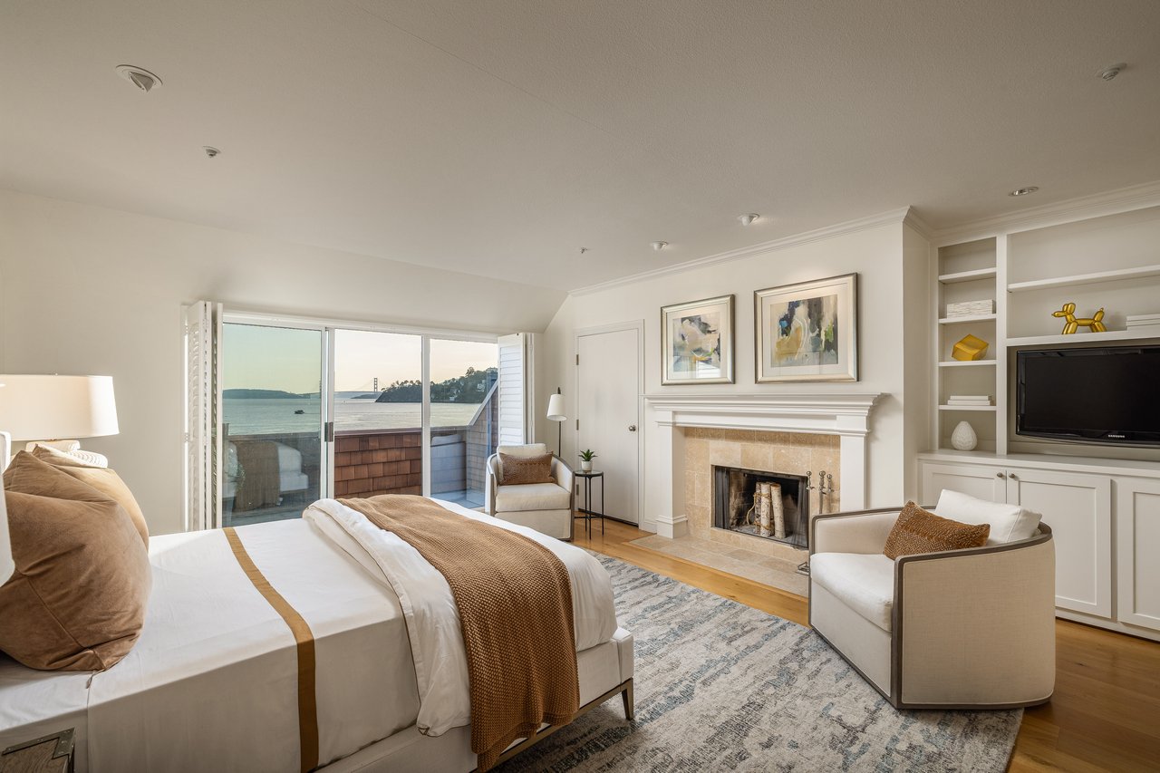 Luxury Condo with Sweeping Bay Views