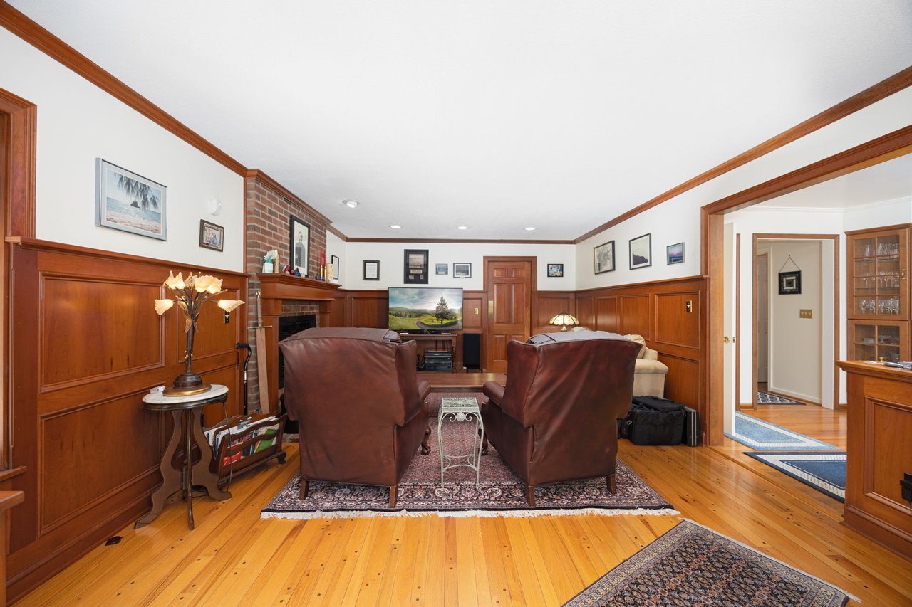 2560 CHARTWELL RD, UPPER ARLINGTON, OH 43220