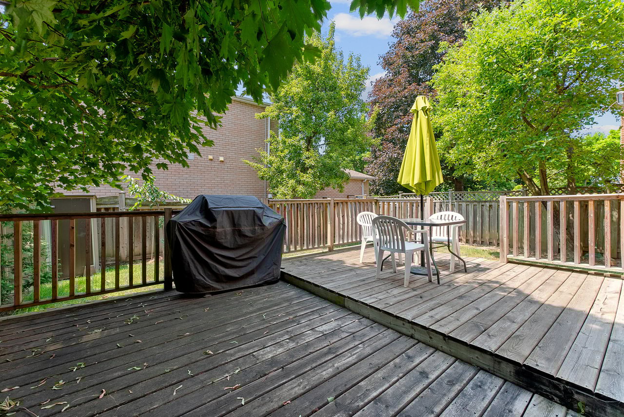28 Thornway Ave