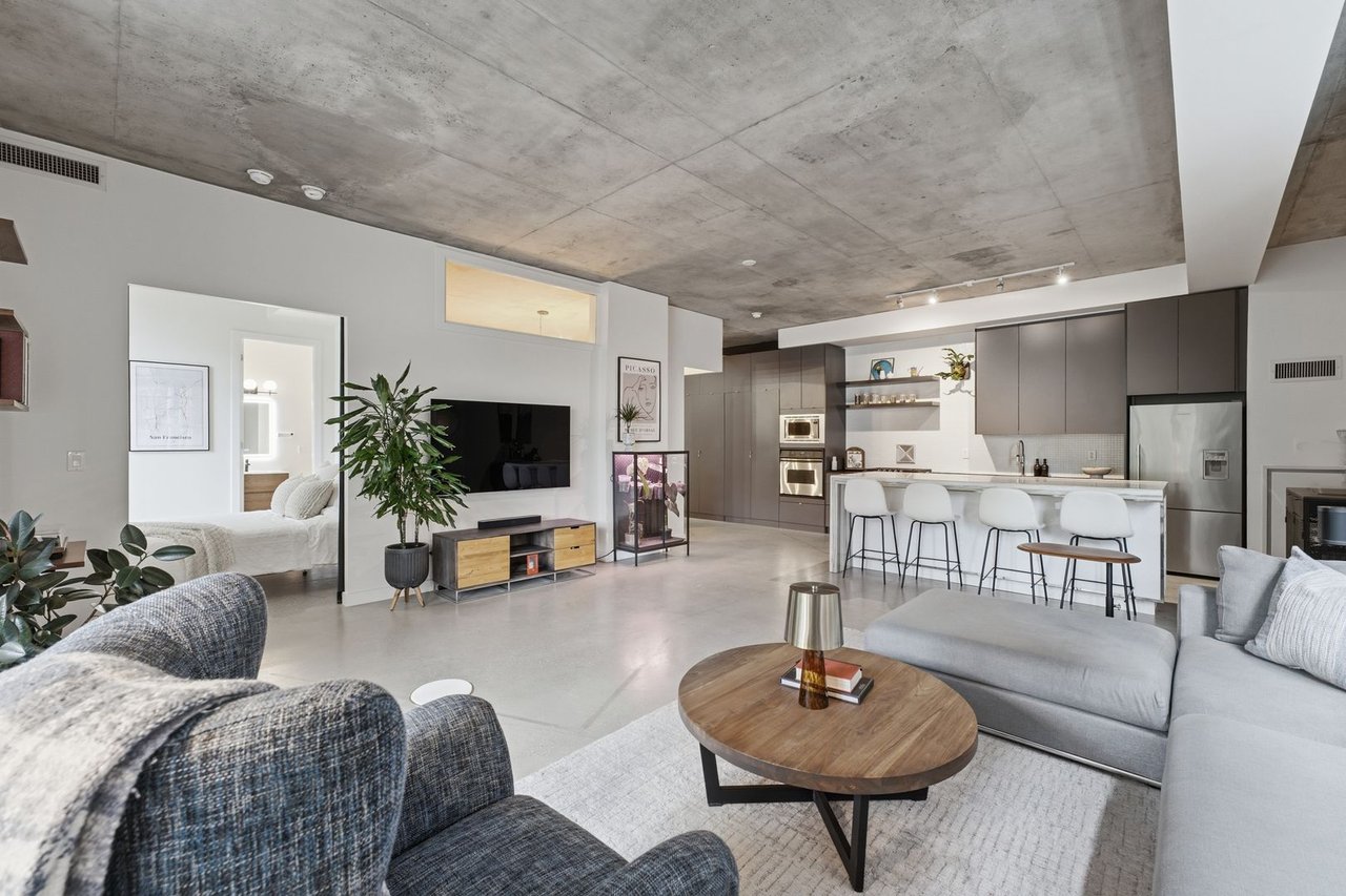 19 Brant St 204