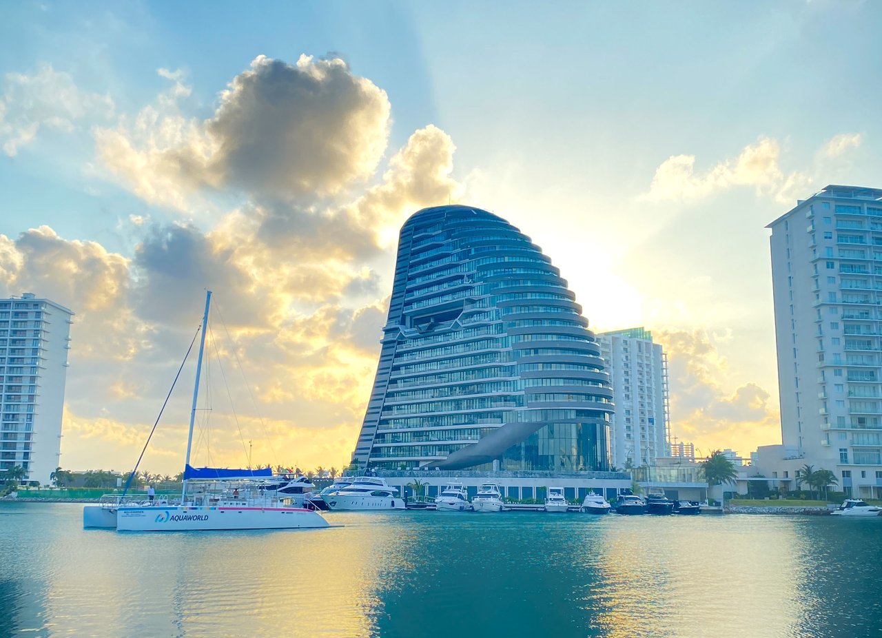 Shark Tower Puerto Cancún