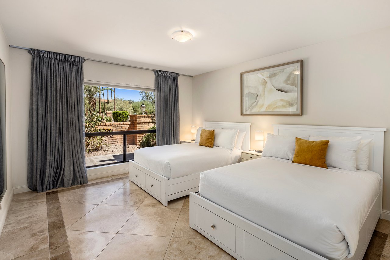 4737 E Valley Vista Lane