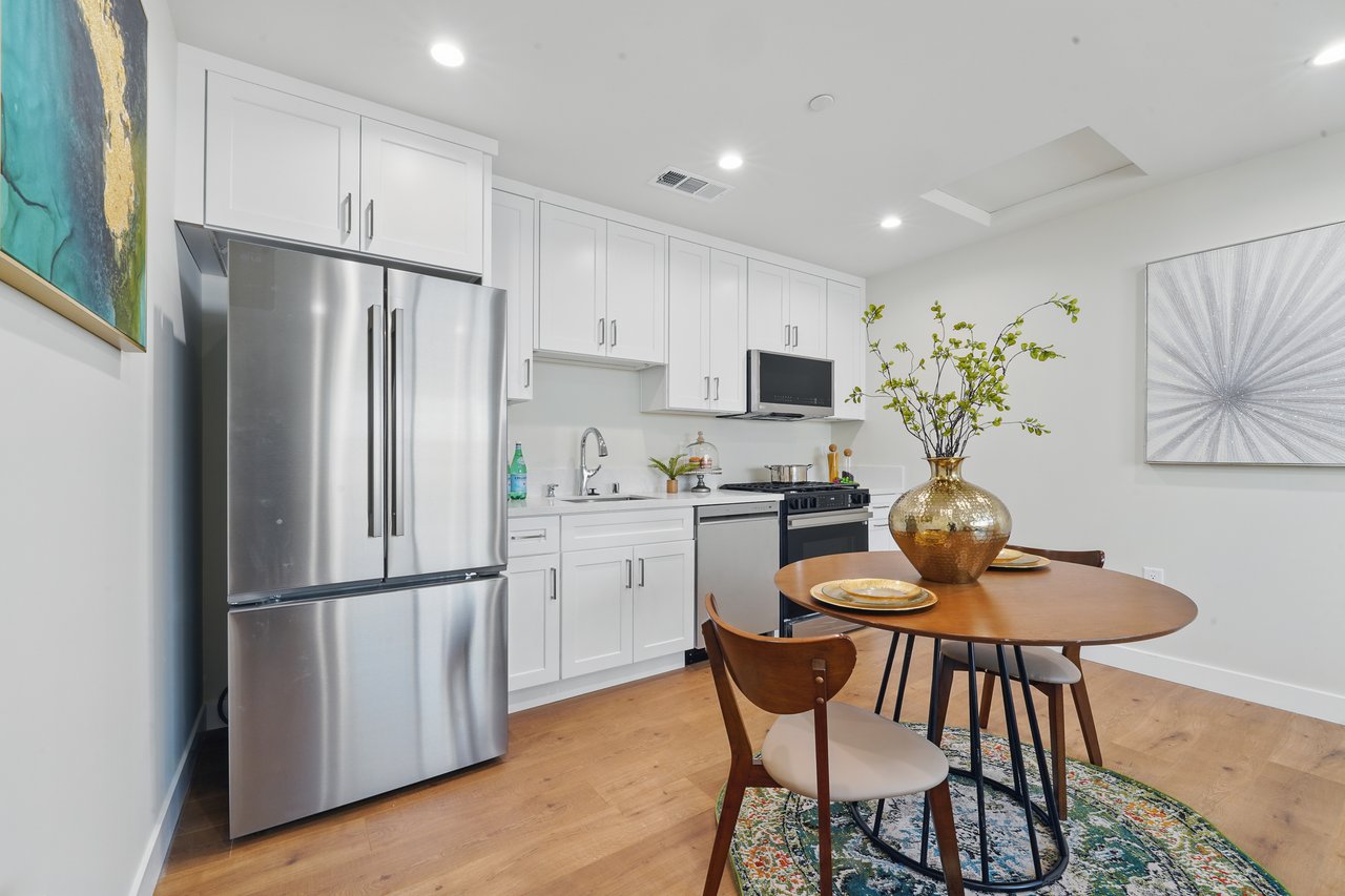4 Units in North Hollywood