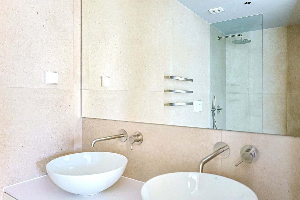 Stylish 2-Bedroom Apartment in the Heart of Lisbon with Exceptional Amenities