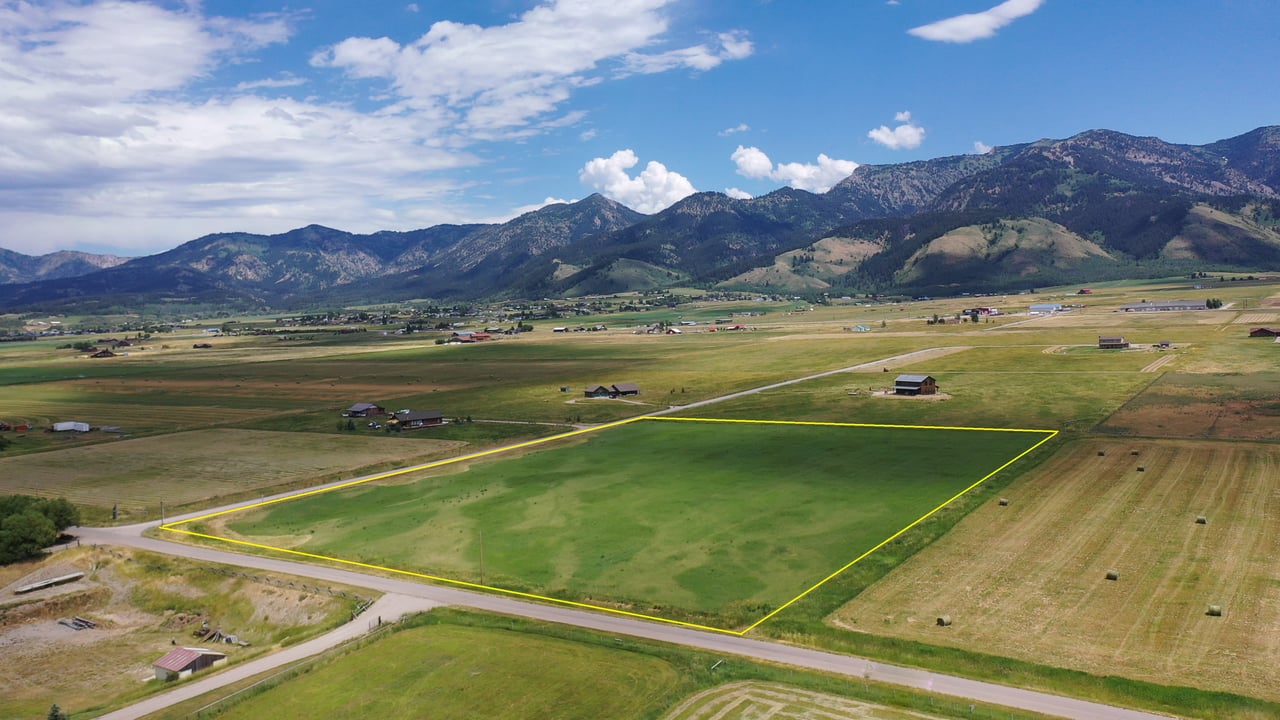 LOT 5 ROYAL Loop