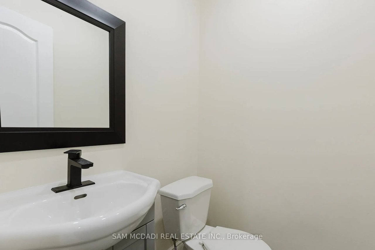 Single Office - 728 Main St E