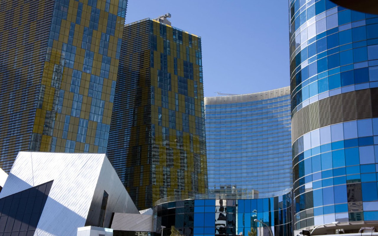 Las Vegas - More Light Than Tunnel
