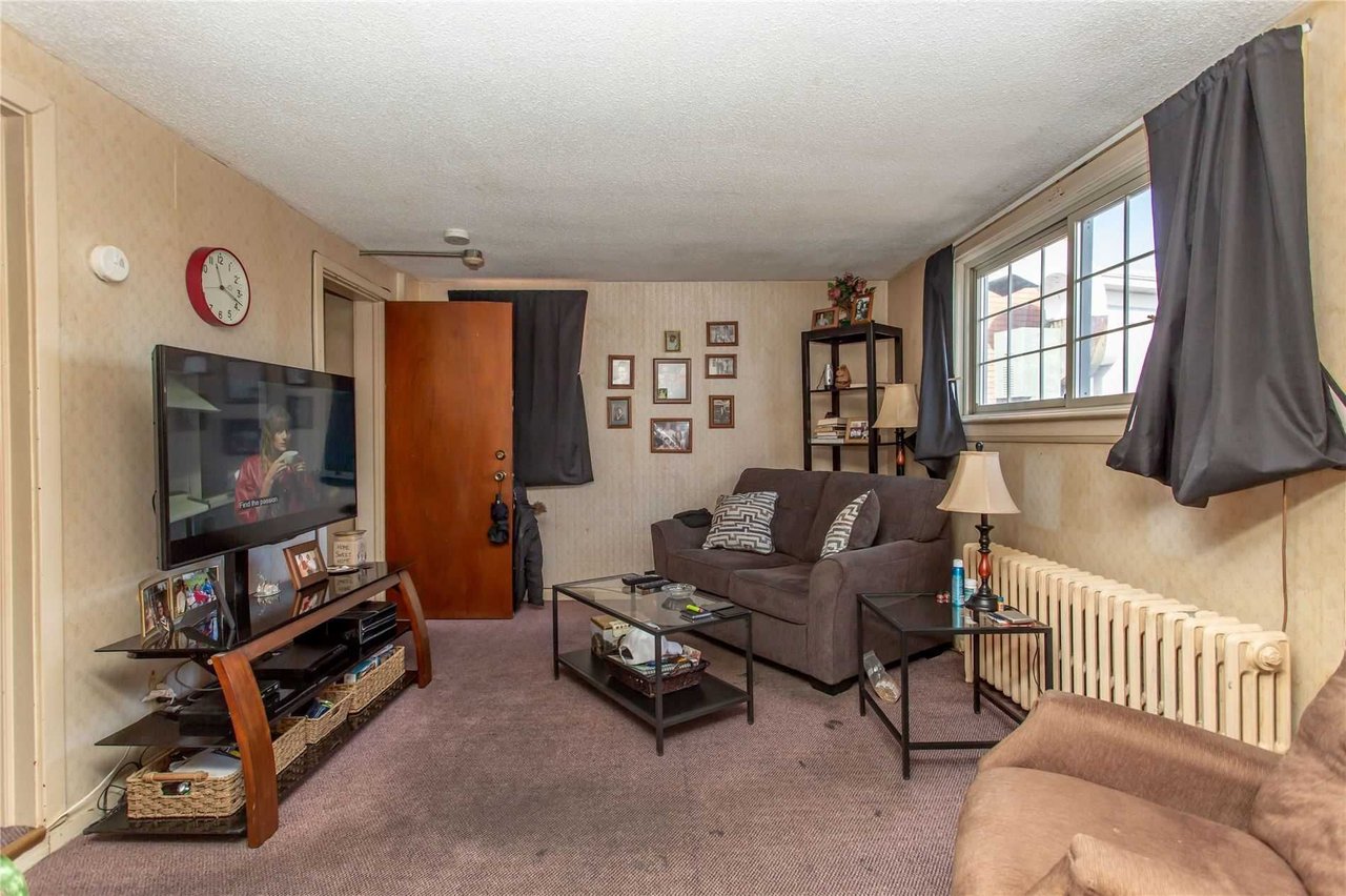 135-137 Queenston Street