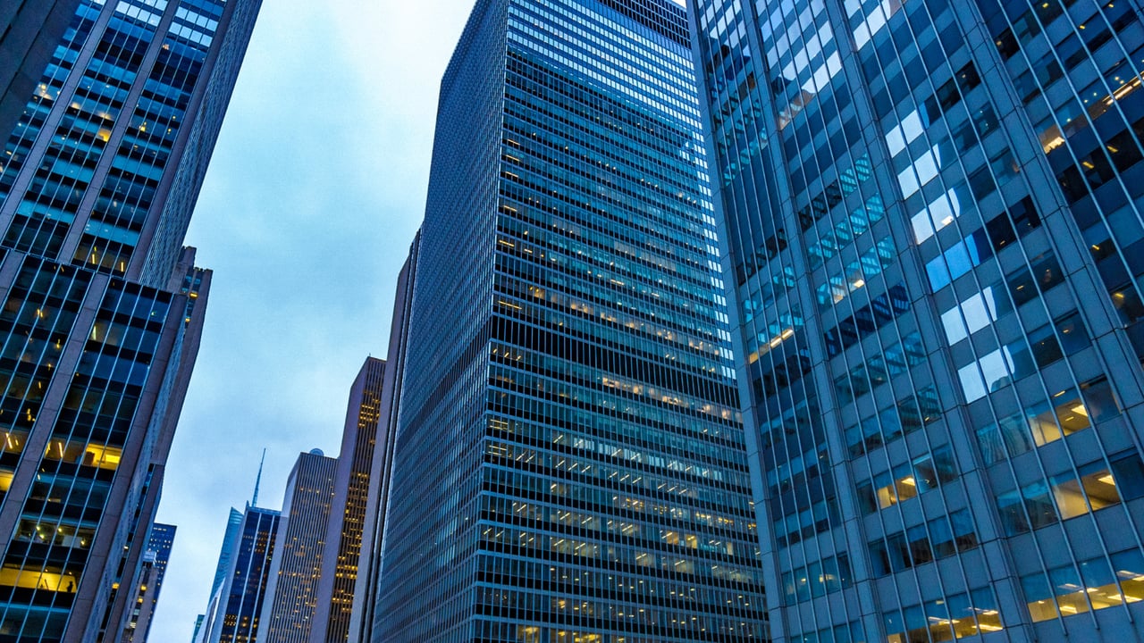 How to Make a Strong Offer in Today’s Manhattan Housing Market 