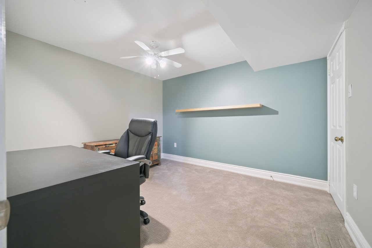 Prestigious Glen Abbey living with a backyard made for summer