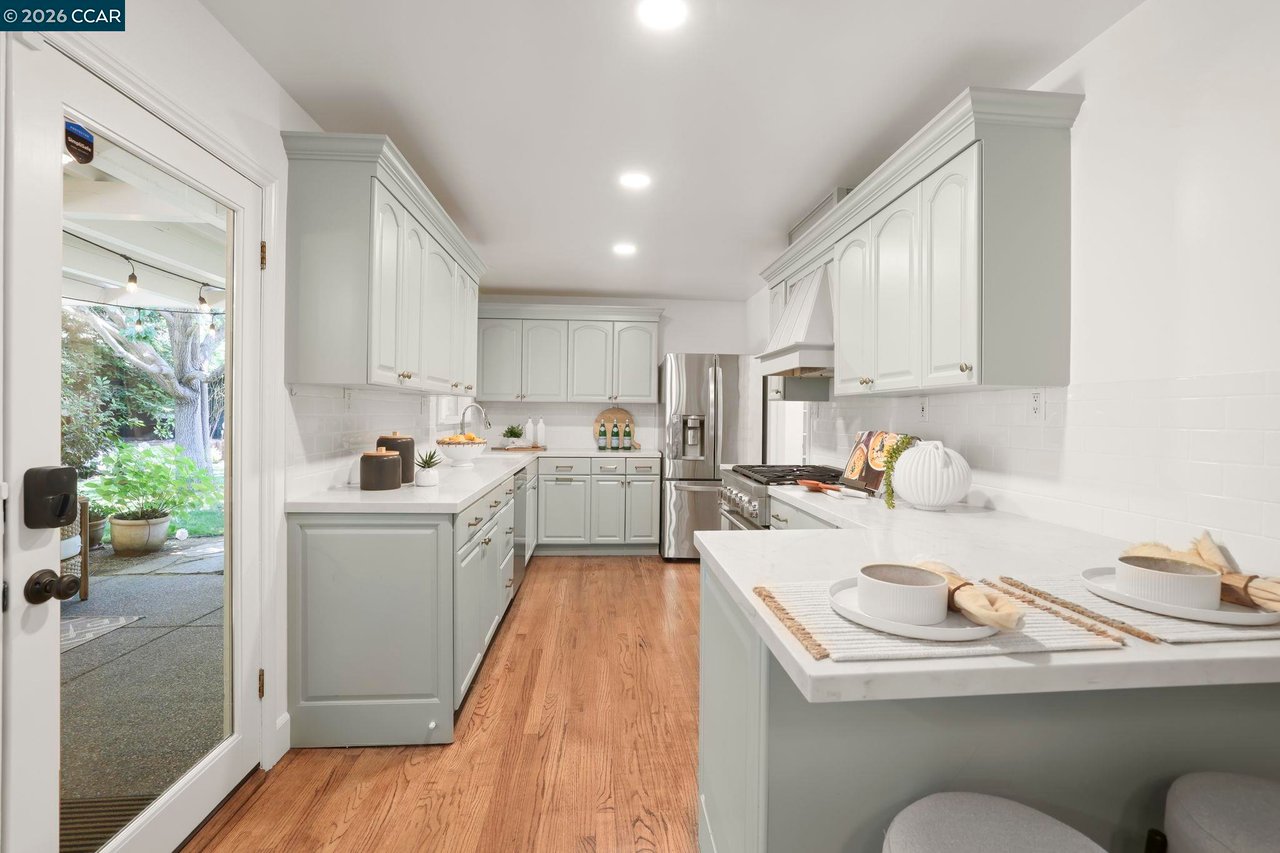 61 Carlos Ct