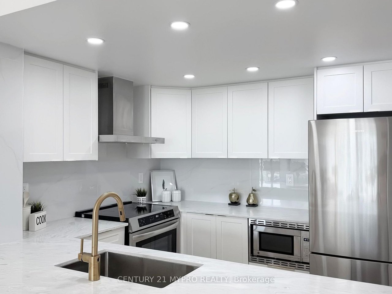 HOLLYWOOD PLAZA PENTHOUSE