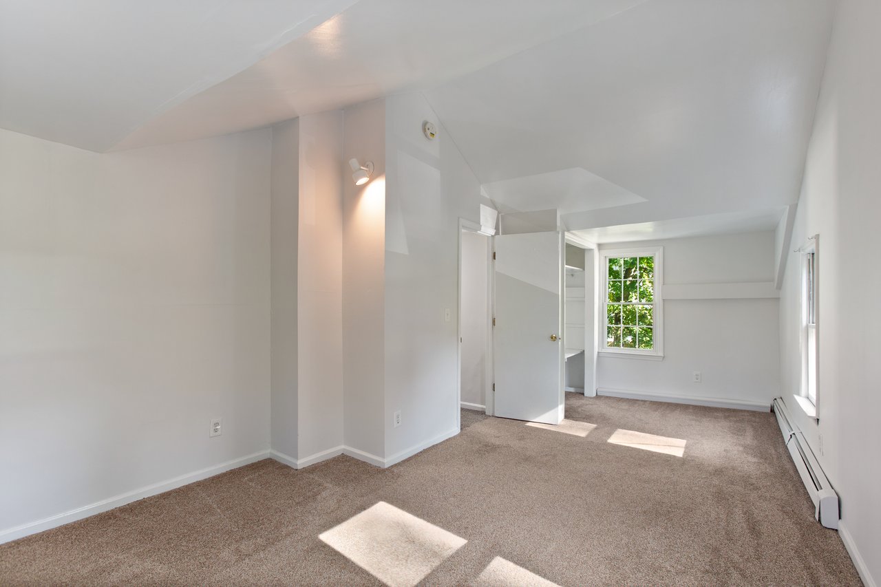 36 Anderson Road Unit: 2nd floor