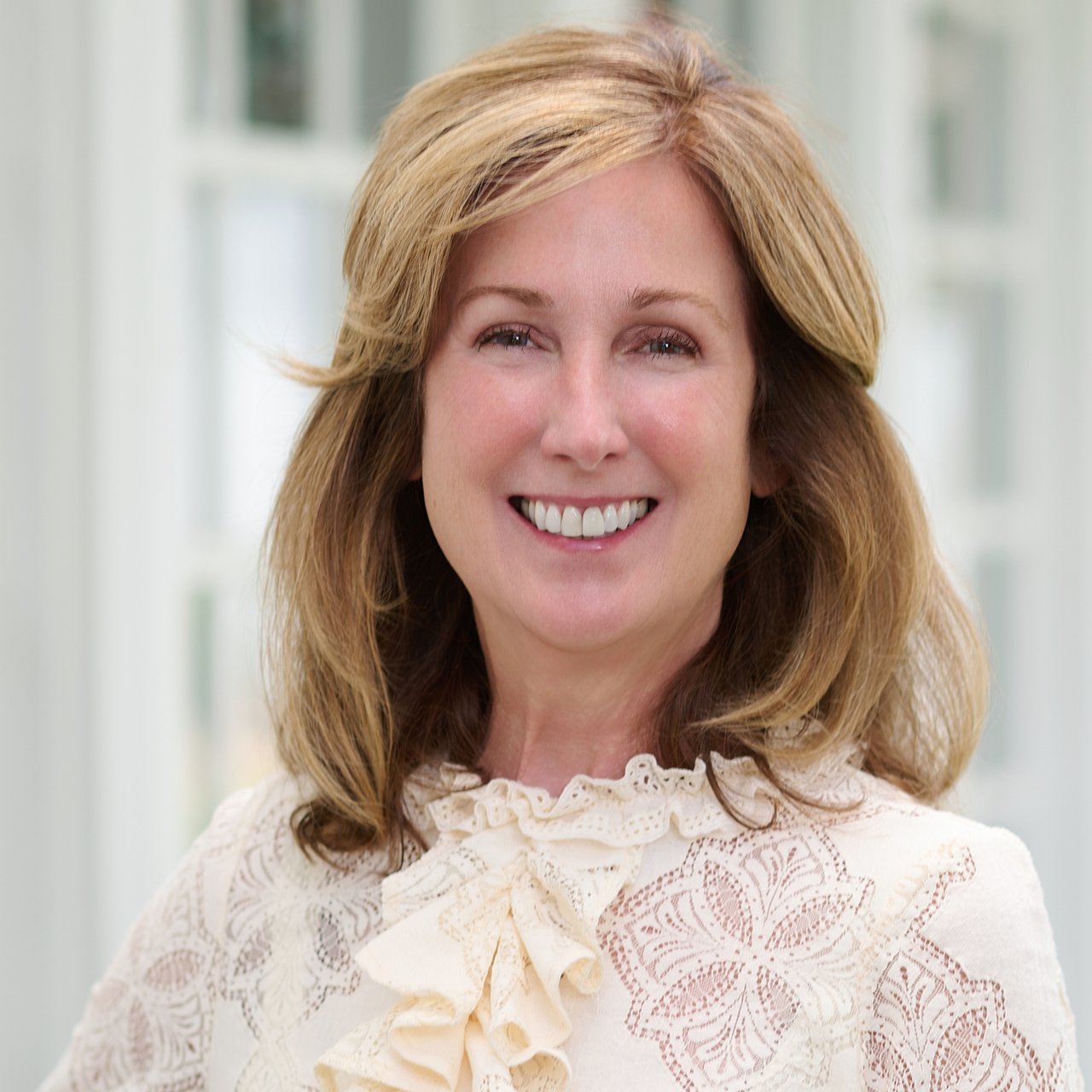 Ellen Gibson Charlotte, NC Real Estate Agent Headshot