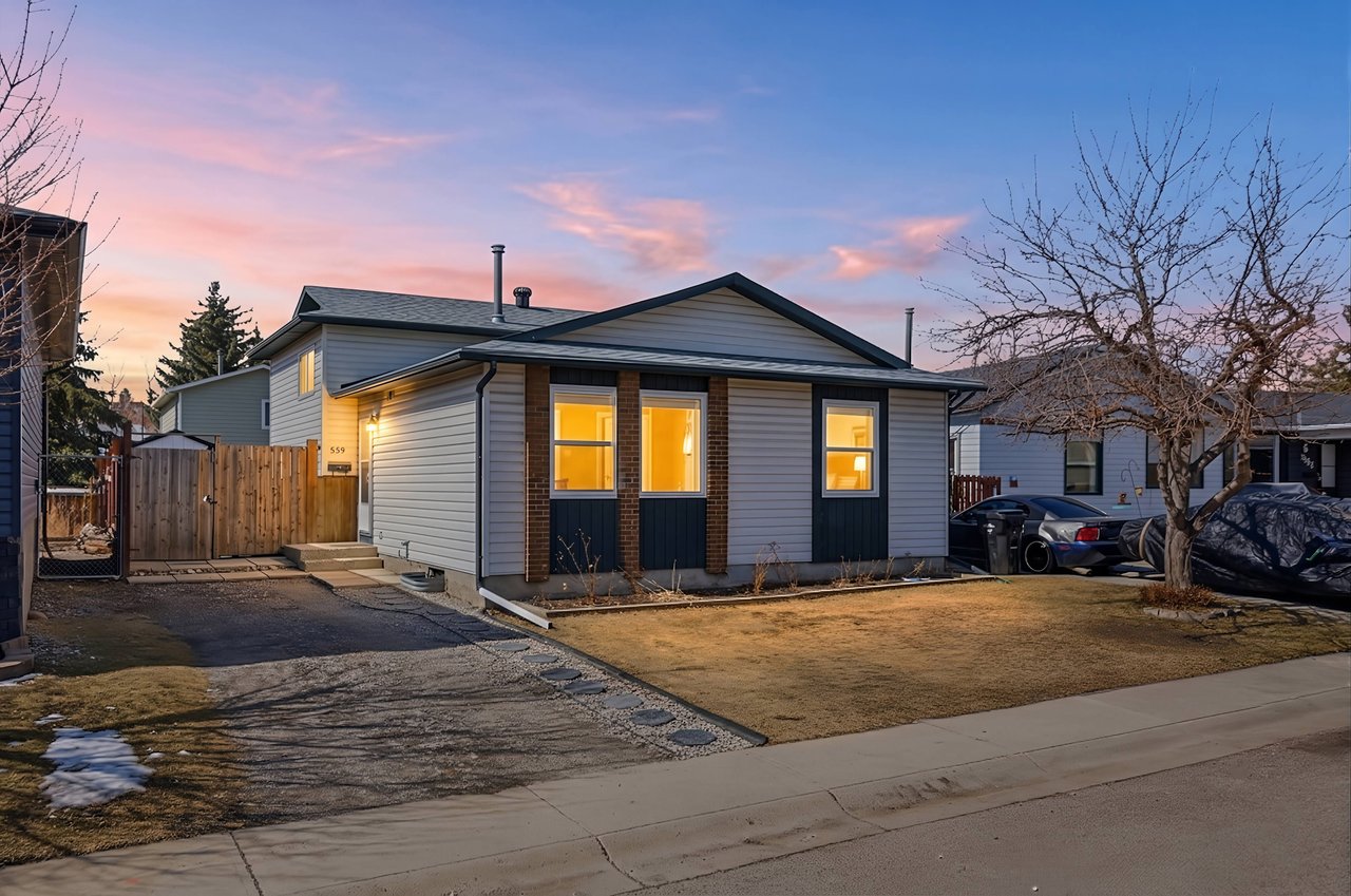 559 Deerpath Court SE