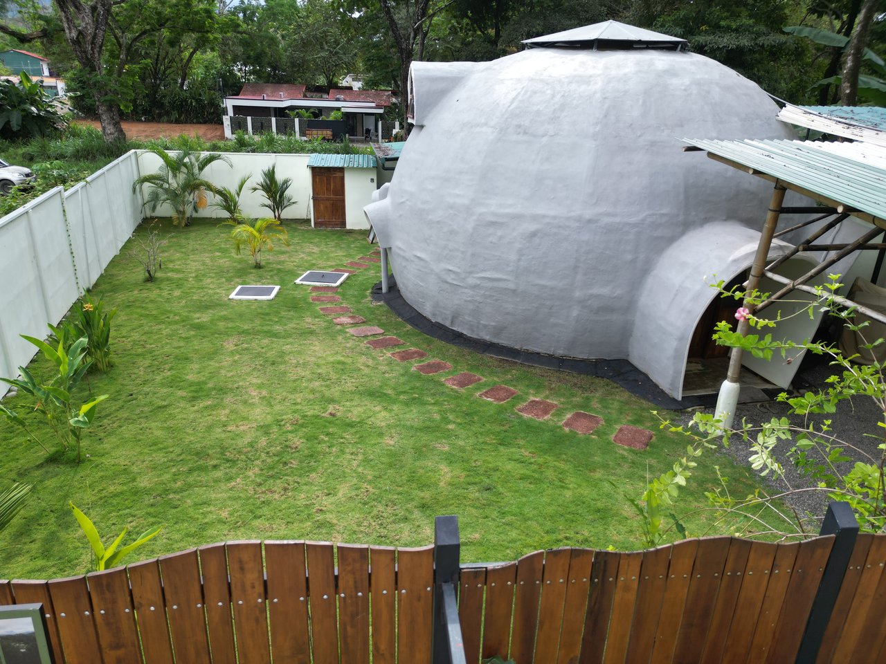0.07 Acres – Unique 2 Bedroom Dome With Pool Walking Distance To The Beach!!!