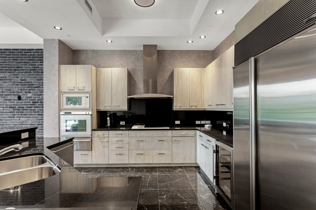 6000 Island Blvd # 203