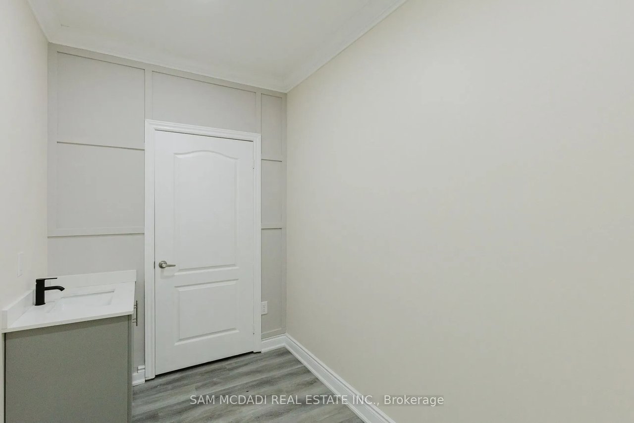 Single Office - 728 Main St E