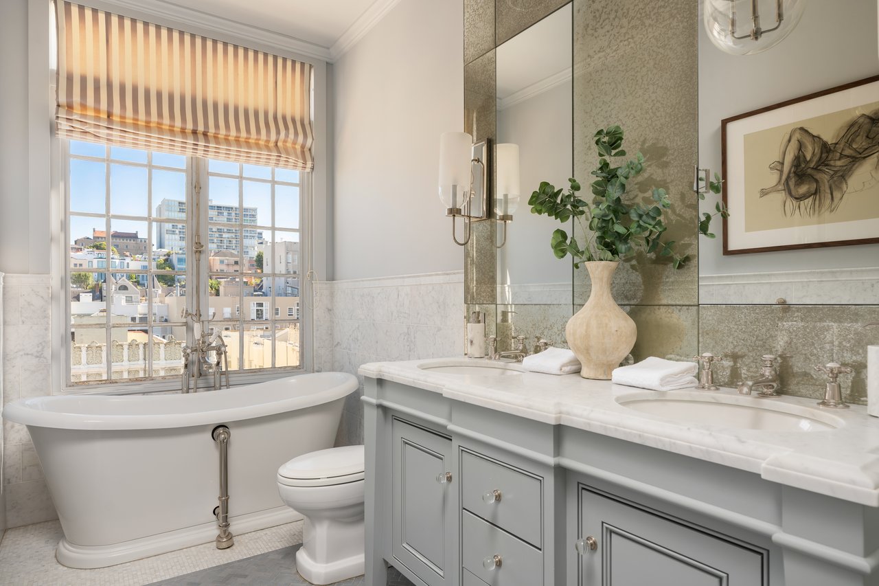 Majestic Pacific Heights View Apartment