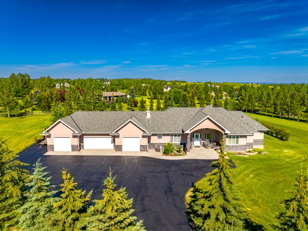 Peaceful Acreage Living Minutes from Okotoks