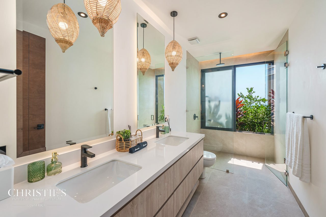 Modern Luxury Villa with Panoramic Ocean Views in Tamarindo - Villa Brisas del Mar