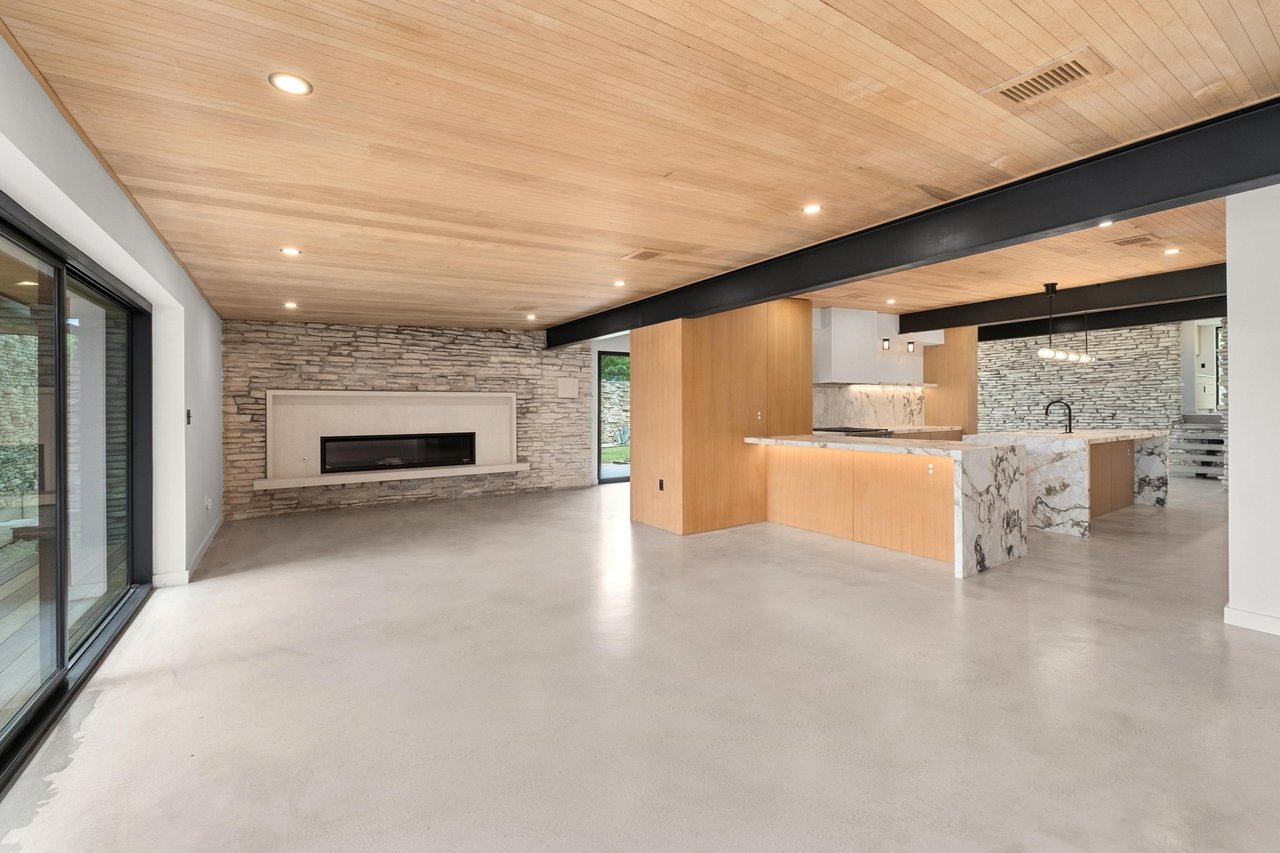 203 Wildcat Hollow and 100 Redbud Trail