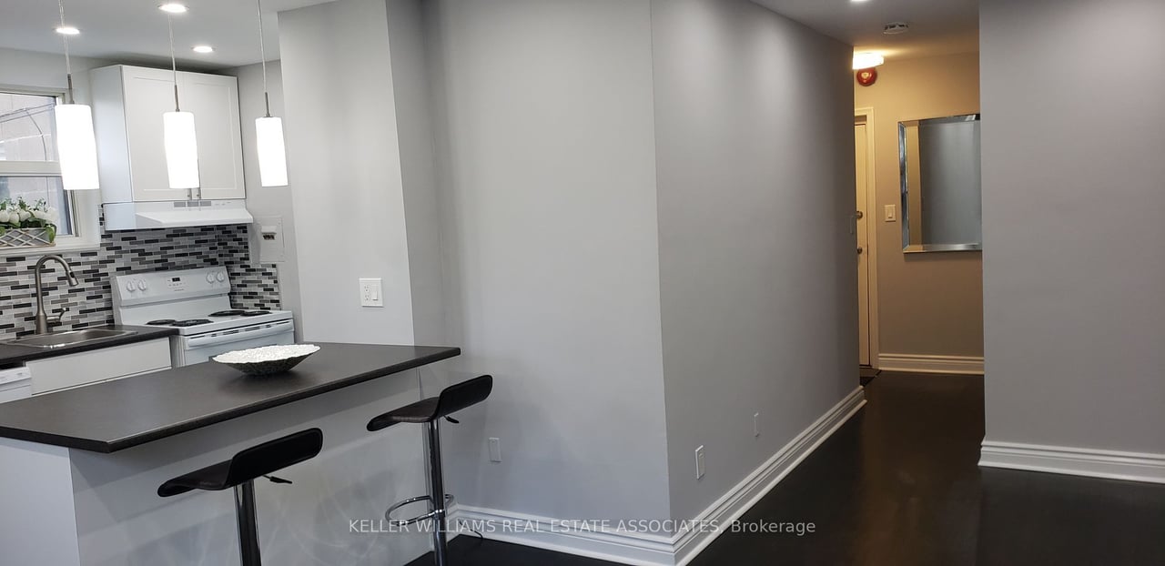 233 Lakeshore Rd E