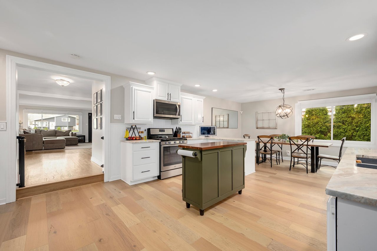 0S725 East St, Winfield IL – Updated Farmhouse with Charm, Space, and Location