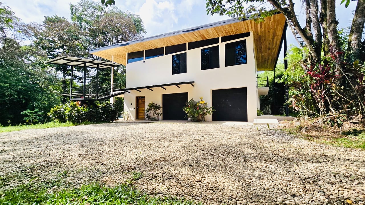 Jardines del Morete Riverside Oasis | Elegant 5 Bed Luxury Home