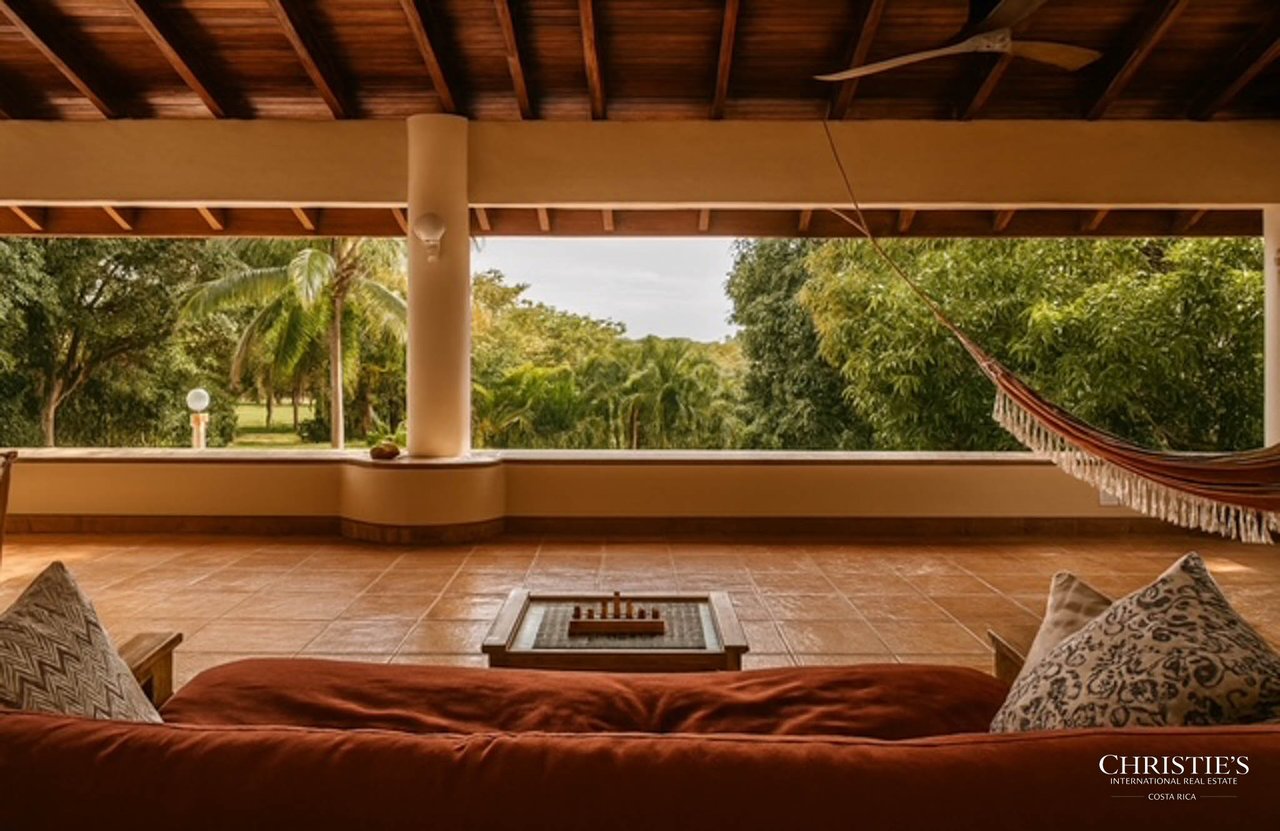 Tambor Cottage on the Pond