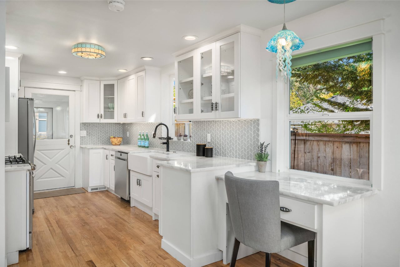 8636 Fauntleroy Place SW