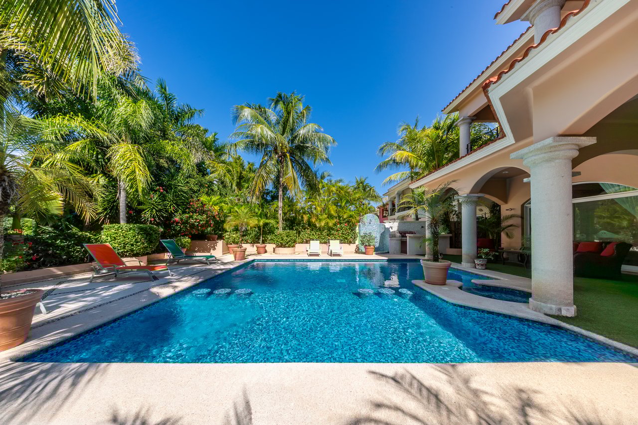 Villa Orquídea Puerto Aventuras | Golf-Front Luxury Estate