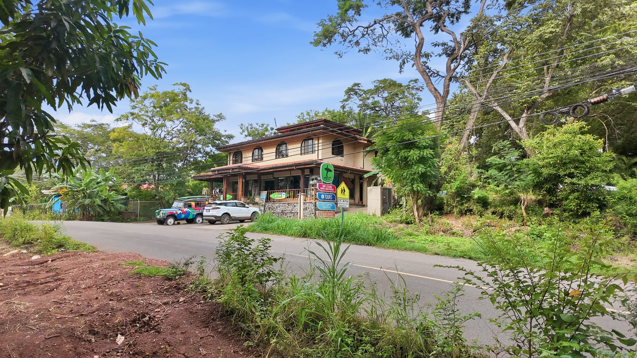 1,000 M2 Coastal Lot with Permits – Playa Grande 
