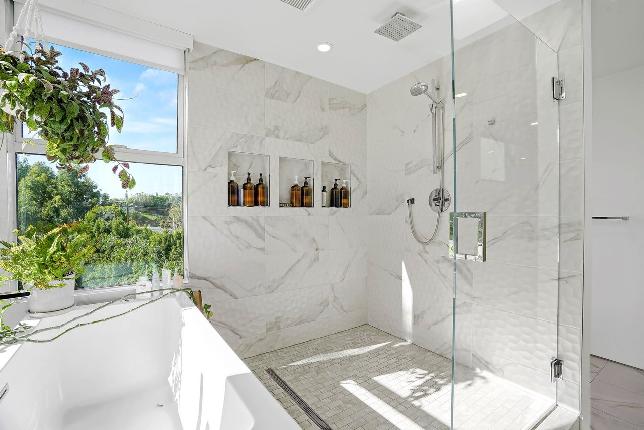 2615 La Cuesta Drive