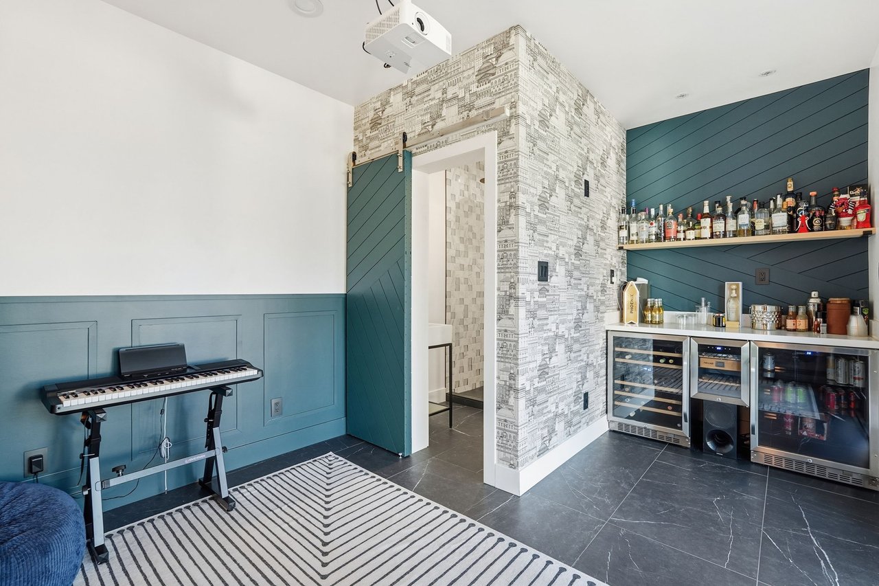 3901 E WELDON Avenue