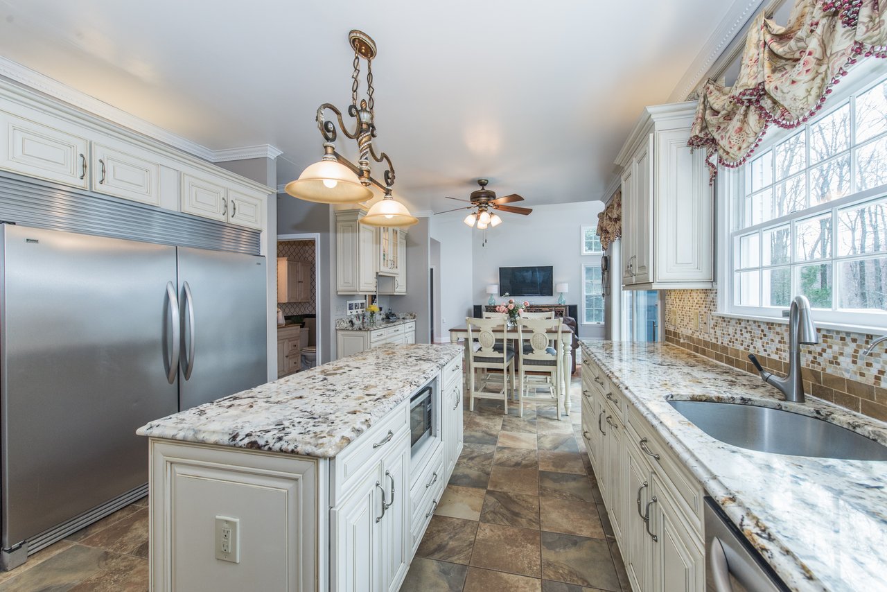 212 Deerlea Ln