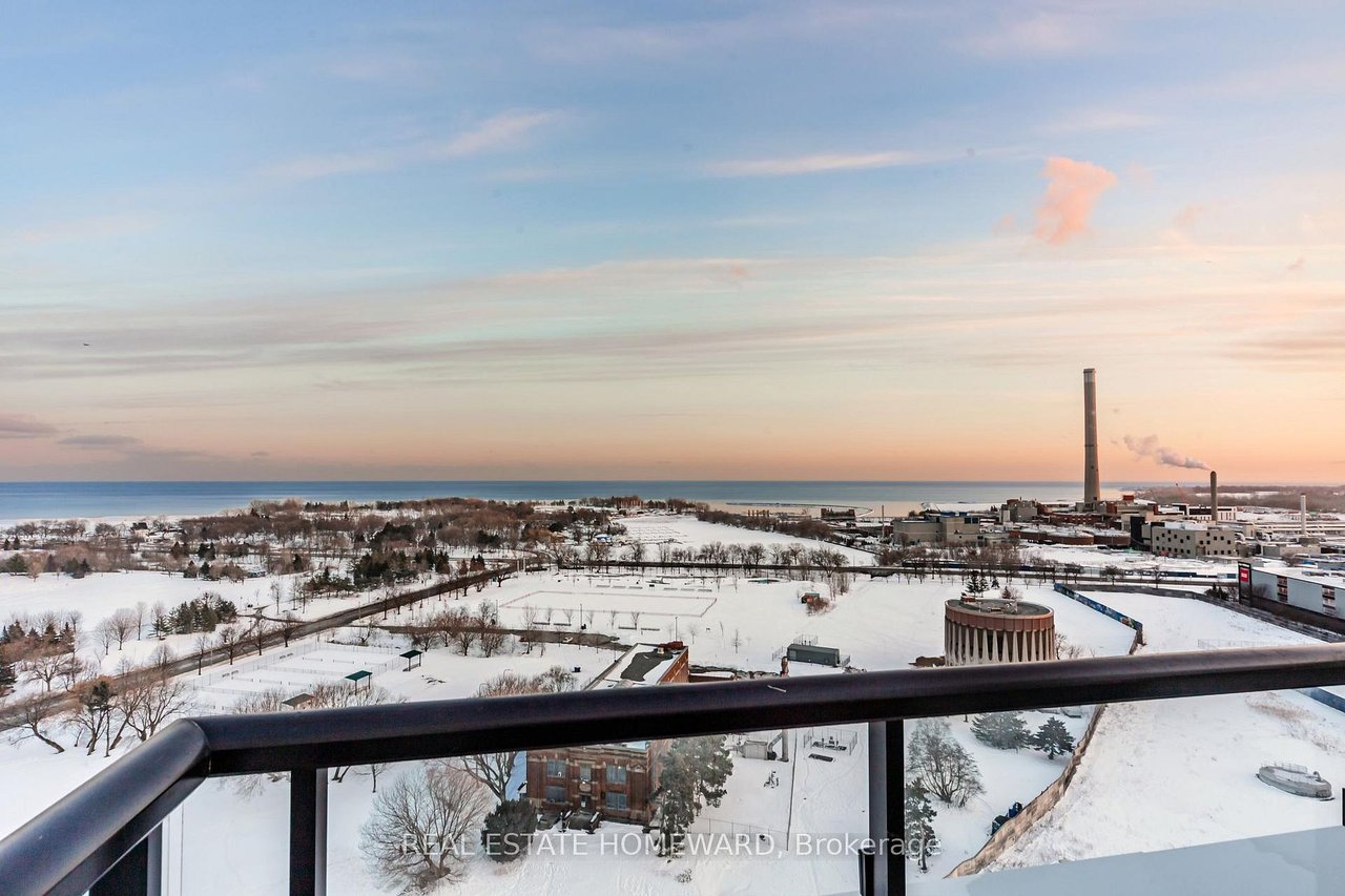 PENTHOUSE BY THE BEACHES 