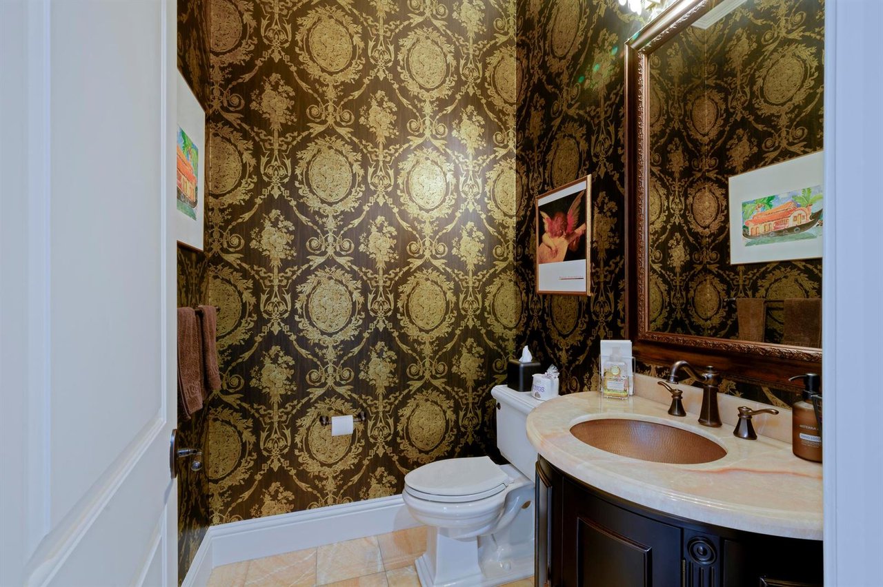 1950 Portage Landing N