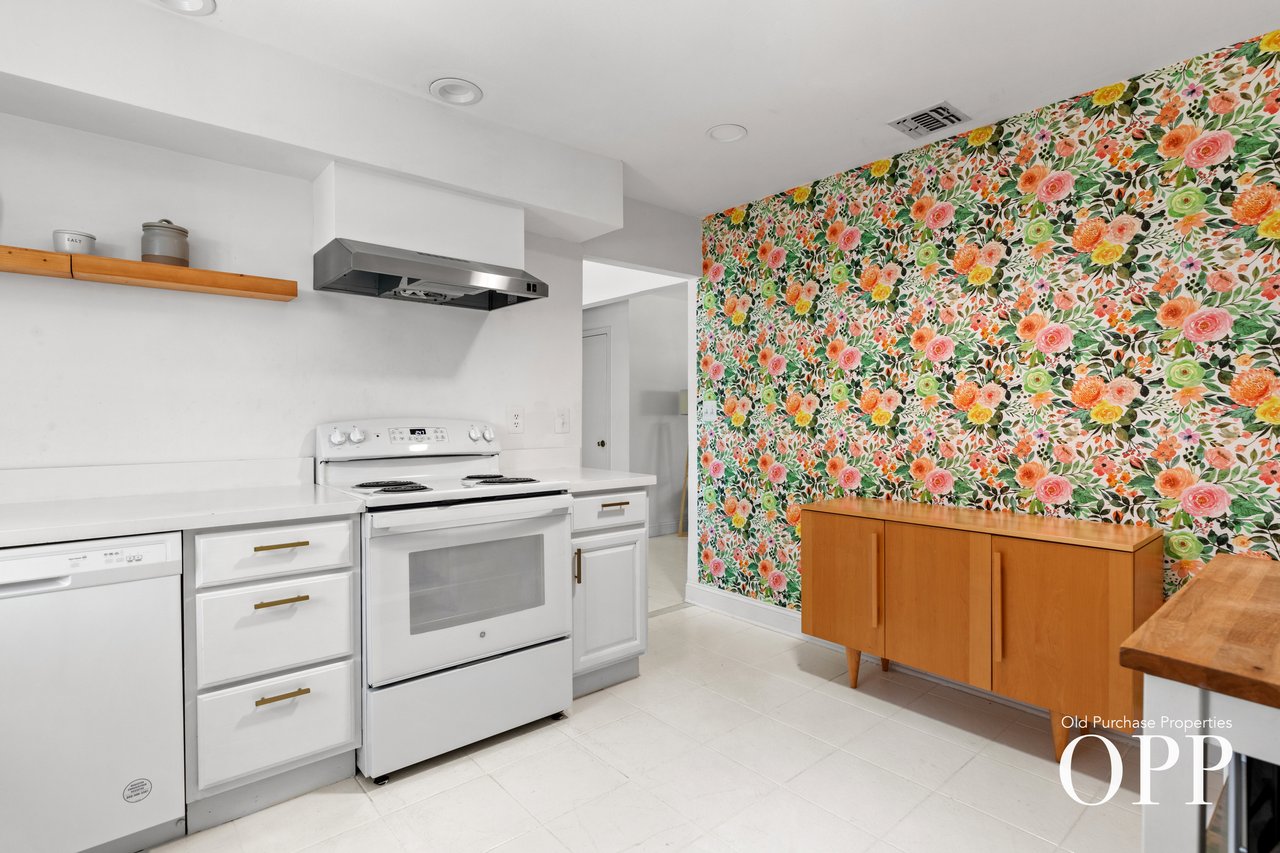 A BELLPORT VILLAGE RETREAT
