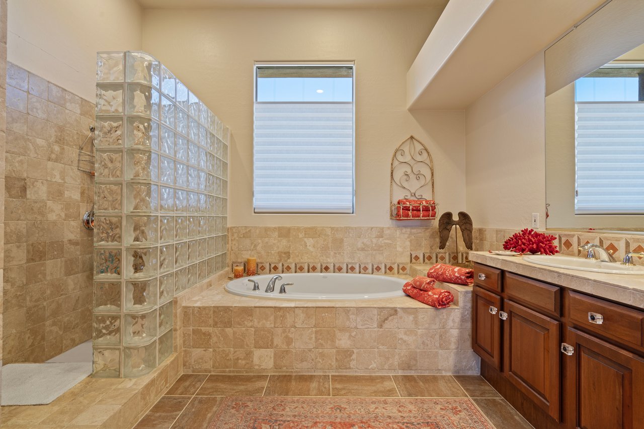 9812 E ROADRUNNER Drive