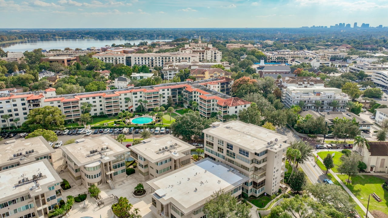 Blissful Downtown Winter Park Pied-à-Terre at Whispering Waters 