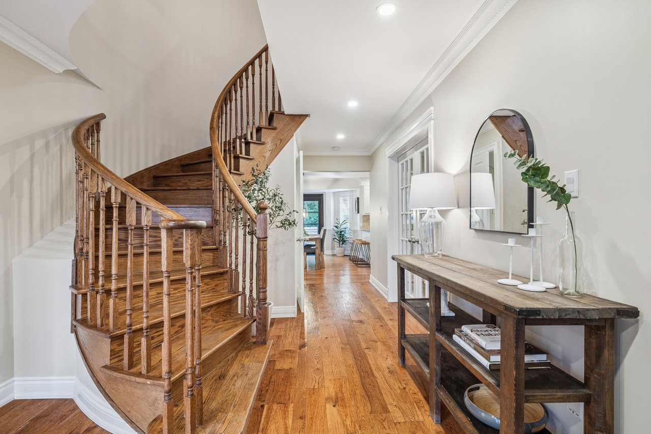 Impressive Home on Ravine Lot in Glen Abbey