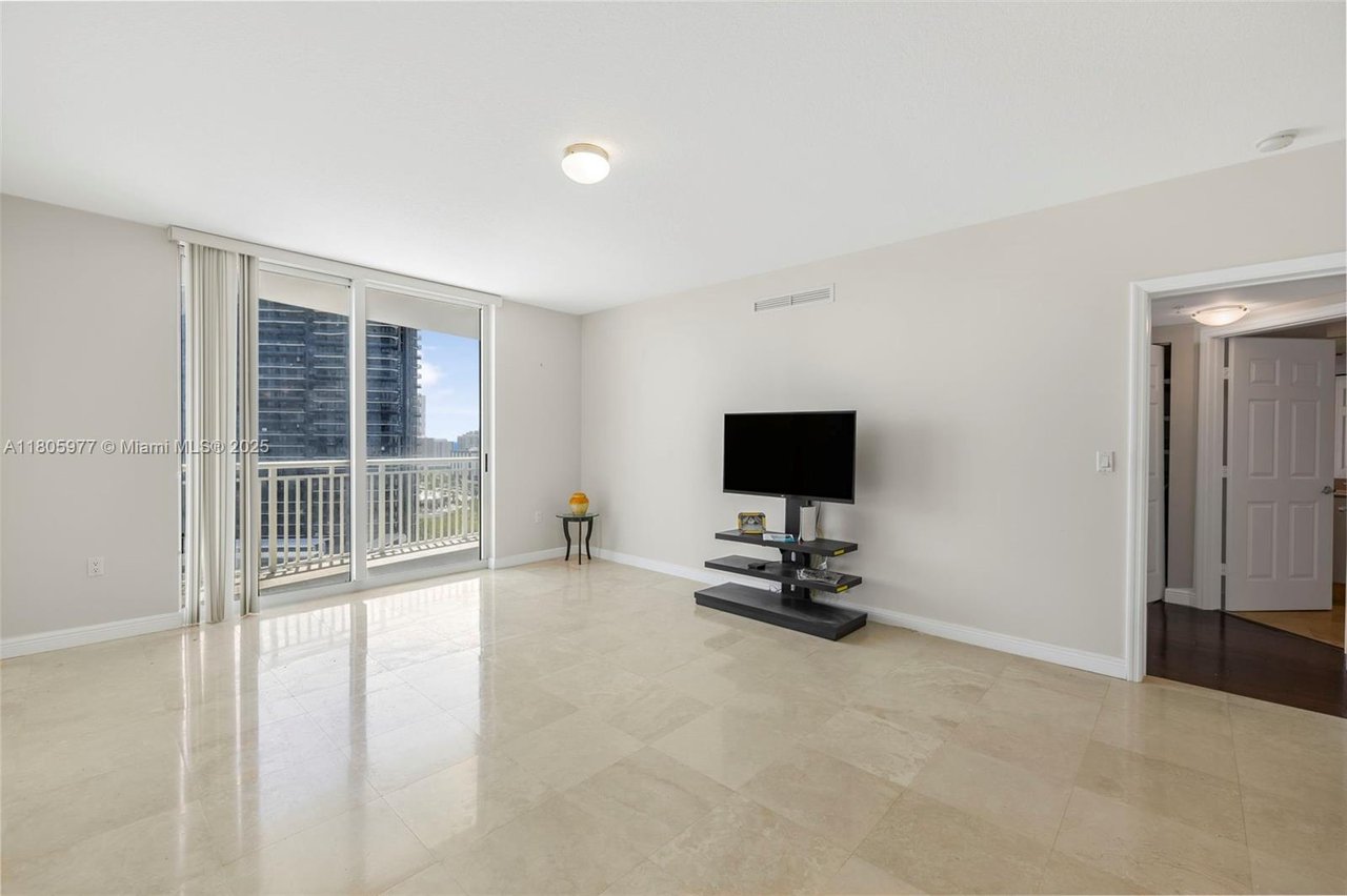 Duo Condominium East, Unit 1604E