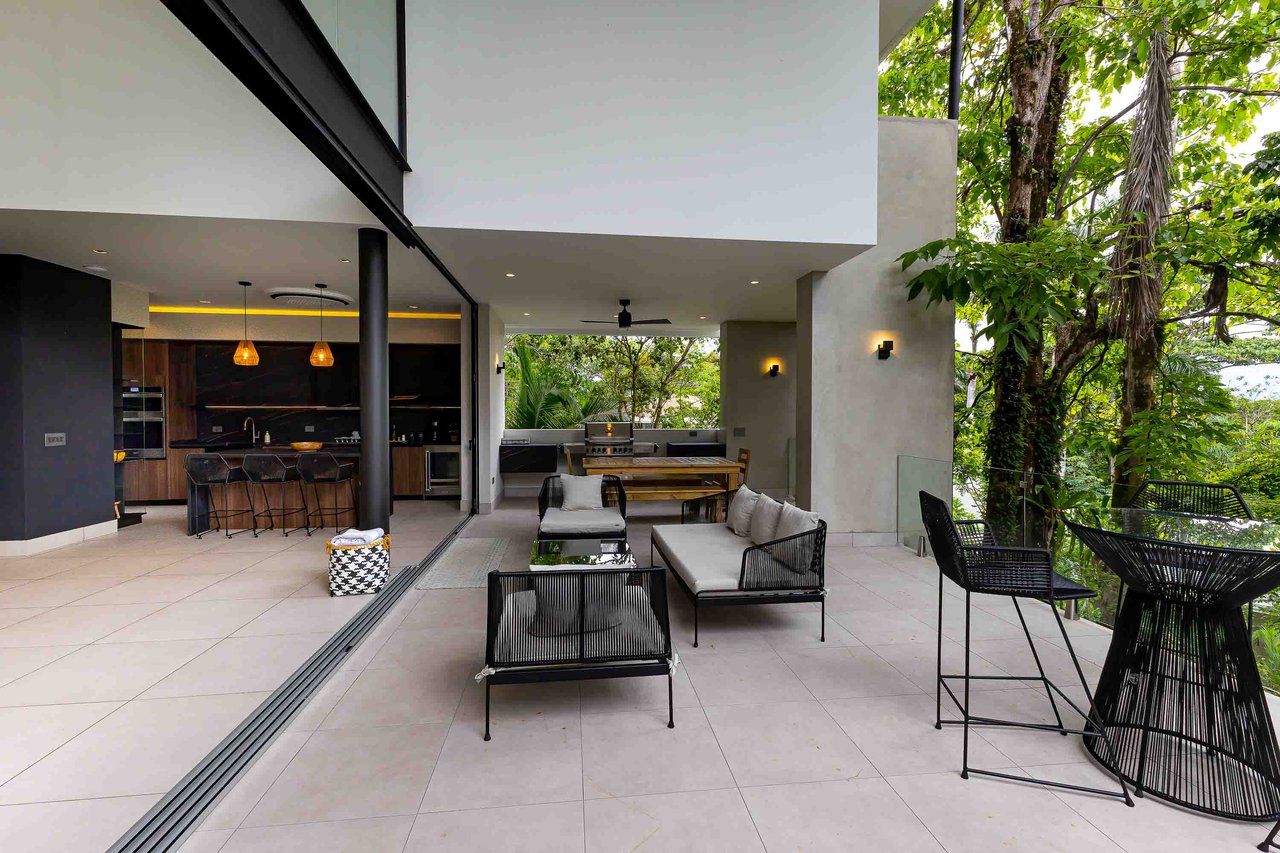  Luxury Vacation Villa located in a Private Gated Community, 