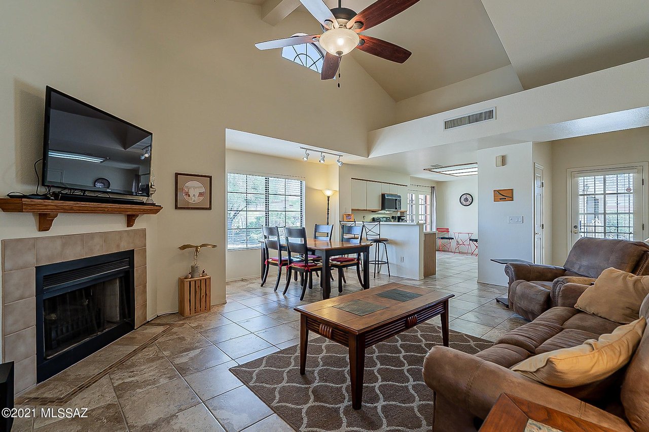 217 E Horizon Cir