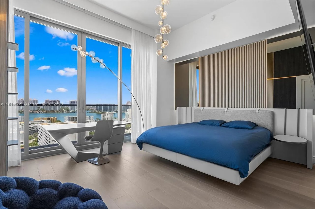 17901 Collins Ave #1607