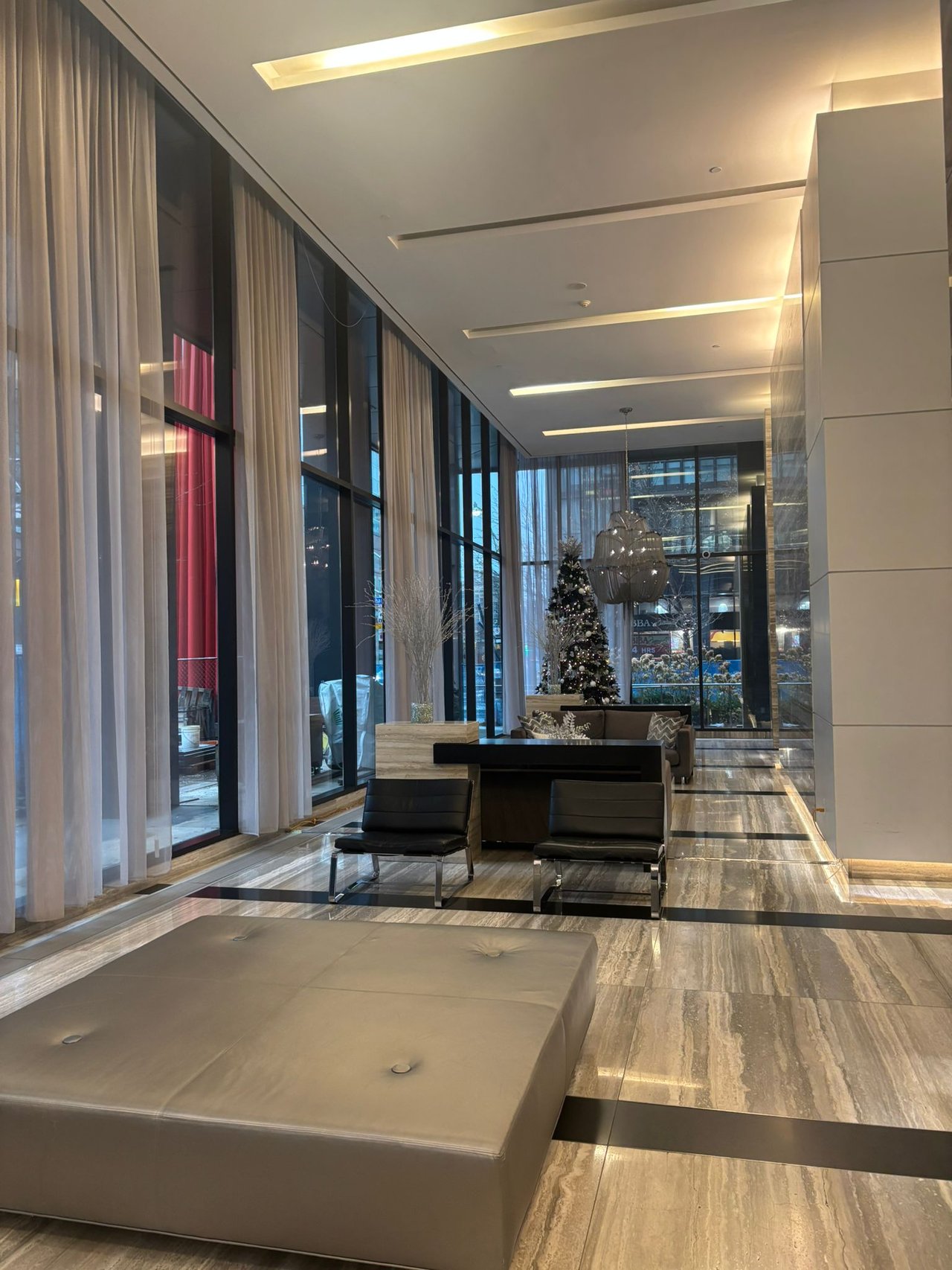 110 Charles St E #2807