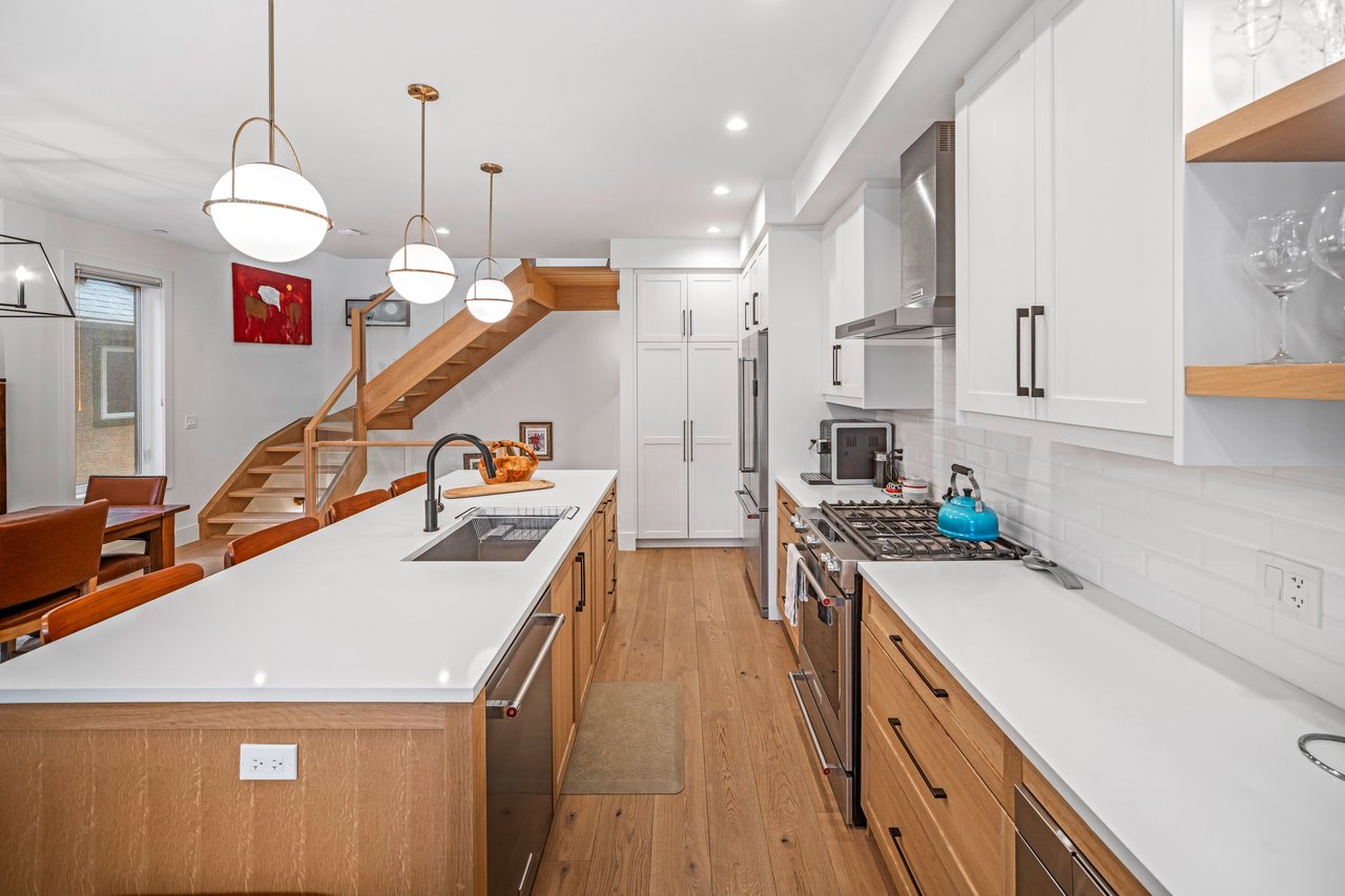 810 3rd Street Unit: 4