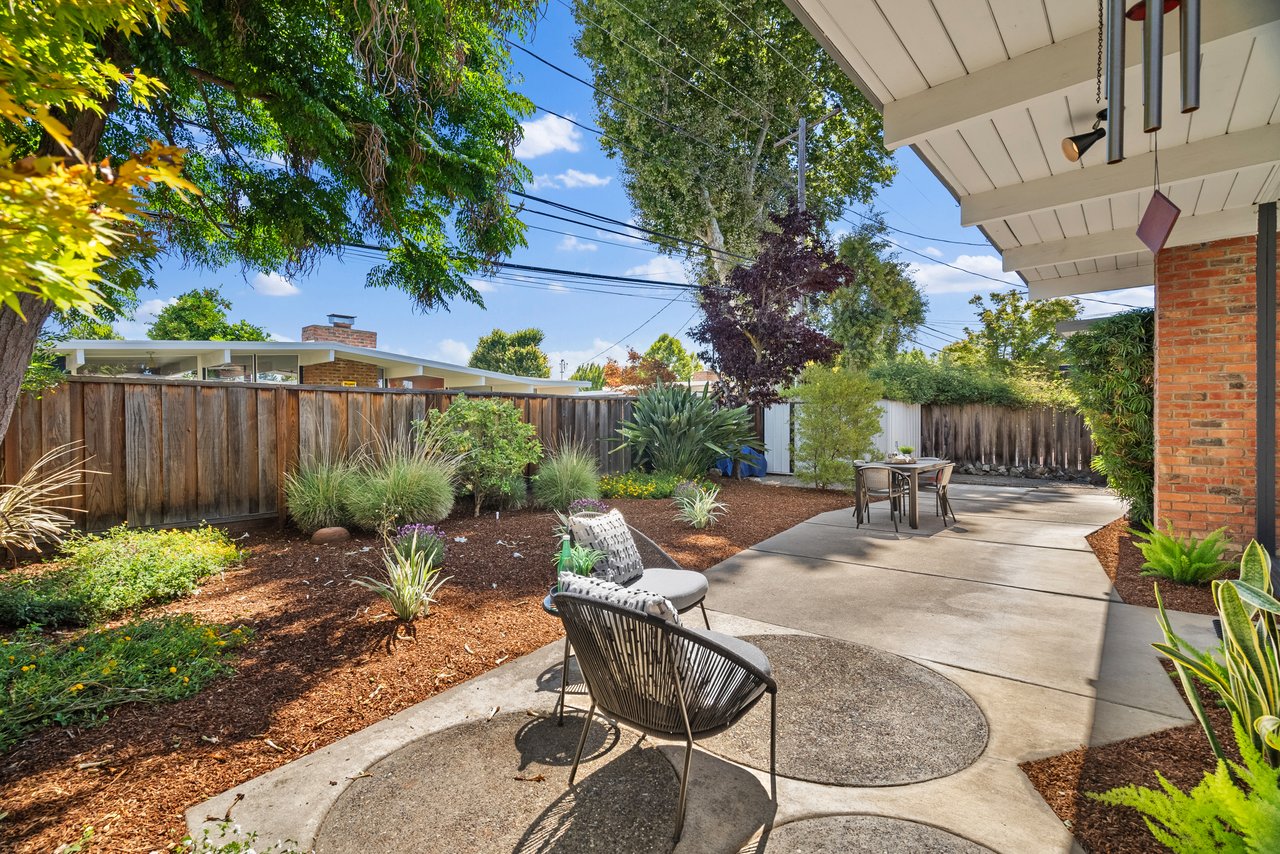 2326 Fairglen Drive