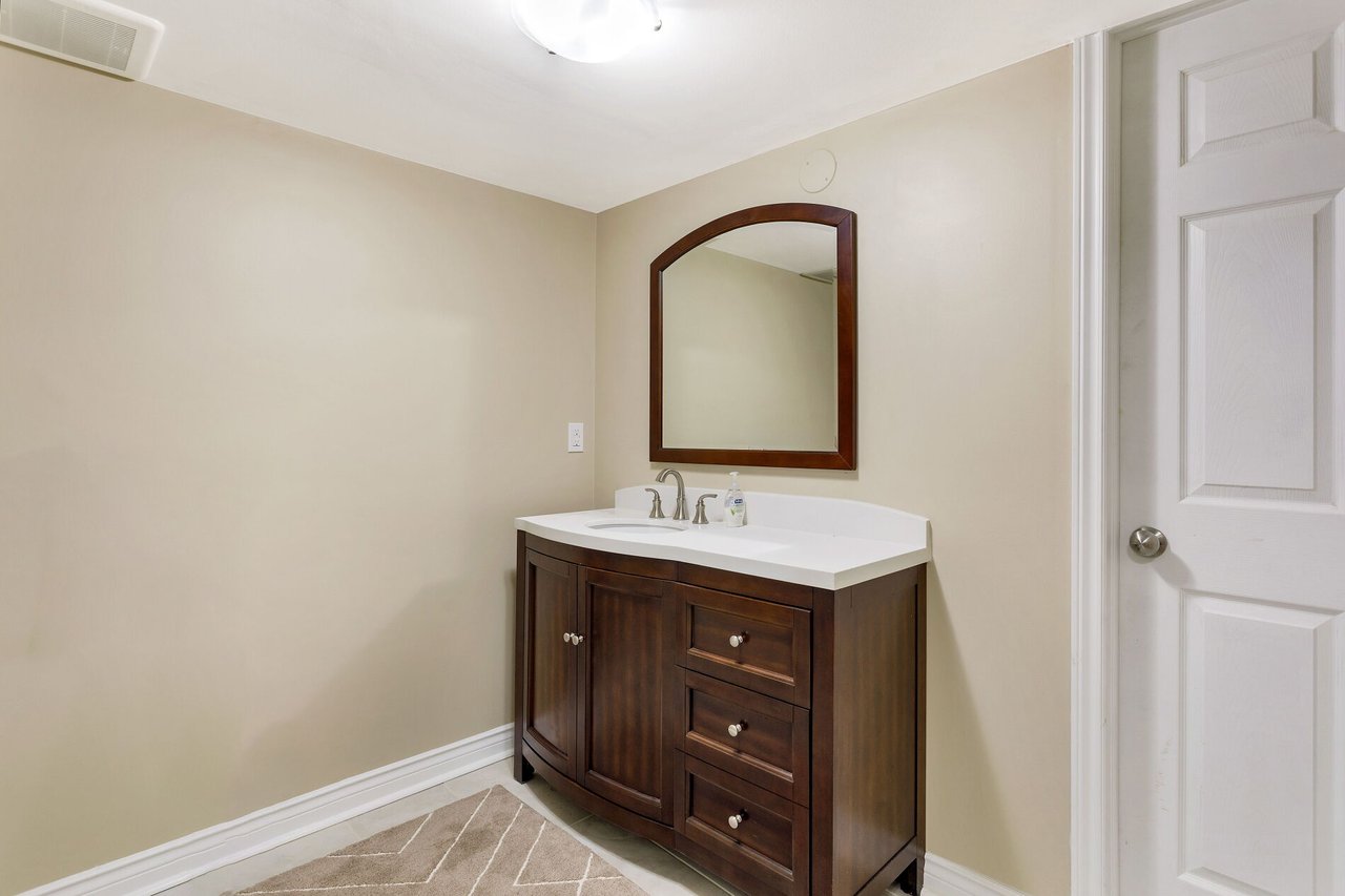 3137 Countess Crescent